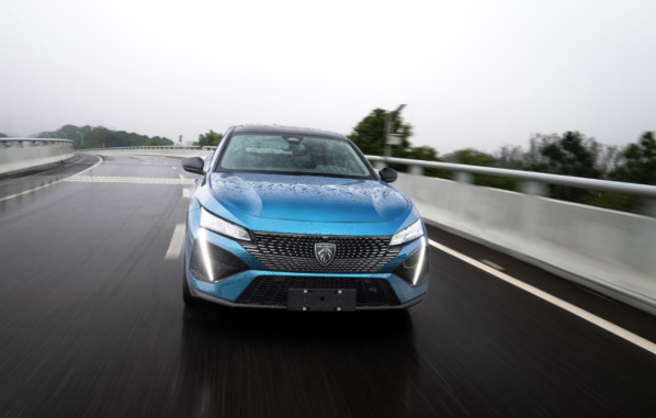 顏值沒輸過！東風(fēng)標(biāo)致408X官圖公布 將原汁原味引進(jìn)