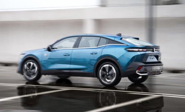 顏值沒輸過！東風(fēng)標(biāo)致408X官圖公布 將原汁原味引進(jìn)