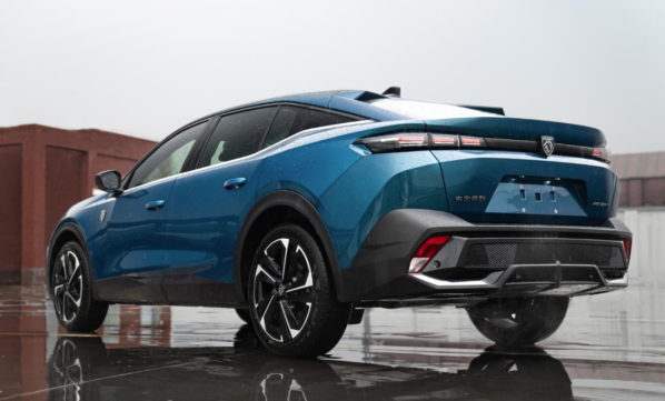 顏值沒輸過！東風(fēng)標(biāo)致408X官圖公布 將原汁原味引進(jìn)