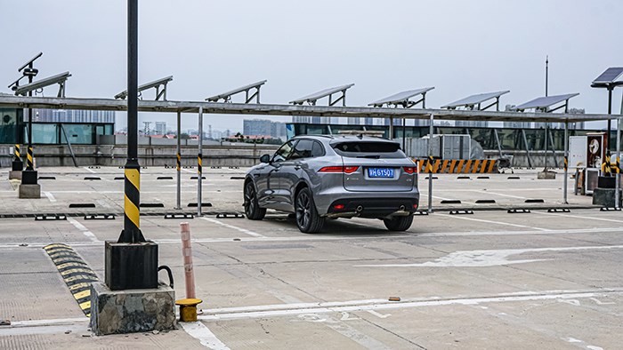 來自英倫獨特氣質(zhì) 捷豹F-PACE 2.0T 賽旗版