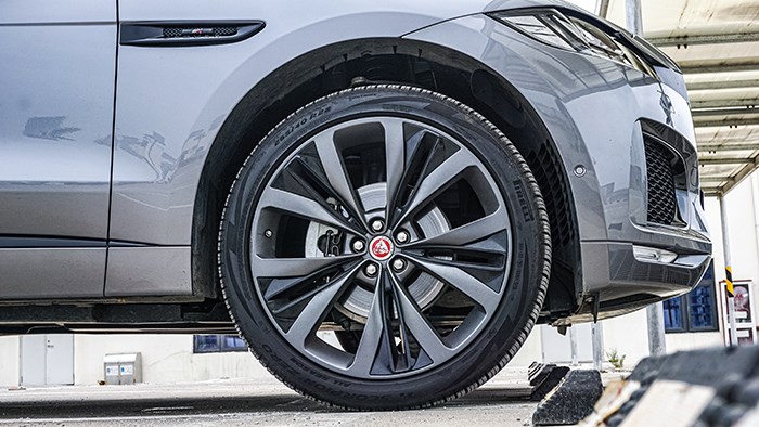 來自英倫獨特氣質(zhì) 捷豹F-PACE 2.0T 賽旗版