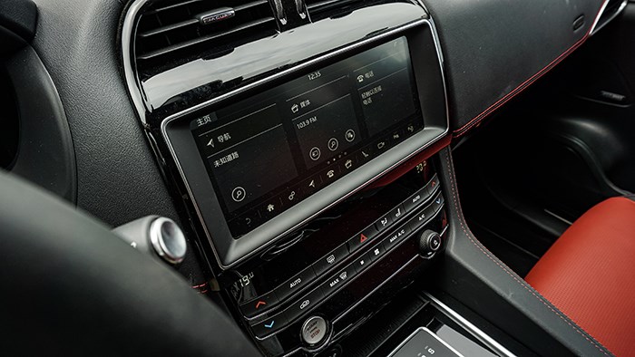 來自英倫獨特氣質(zhì) 捷豹F-PACE 2.0T 賽旗版