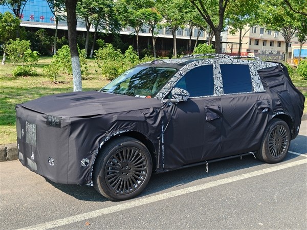 又一國(guó)產(chǎn)“庫(kù)里南”登場(chǎng)！嵐圖旗艦全尺寸SUV“泰山”曝光