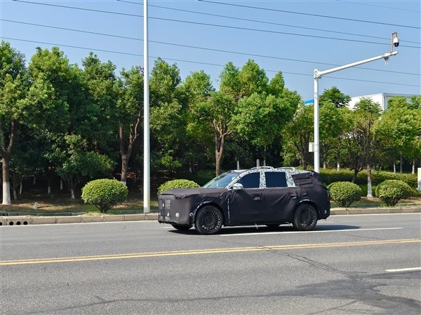 又一國(guó)產(chǎn)“庫(kù)里南”登場(chǎng)！嵐圖旗艦全尺寸SUV“泰山”曝光