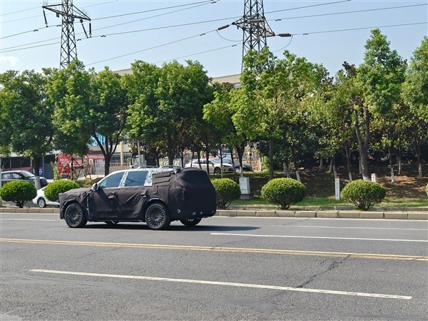 又一國(guó)產(chǎn)“庫(kù)里南”登場(chǎng)！嵐圖旗艦全尺寸SUV“泰山”曝光