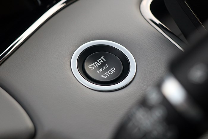 全能的美男 試駕全新路虎攬勝極光 