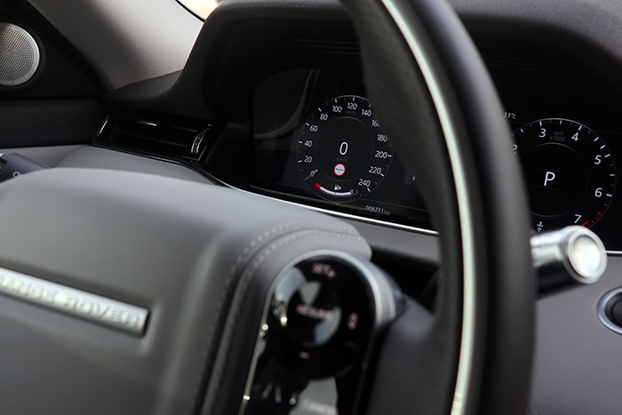 全能的美男 試駕全新路虎攬勝極光 