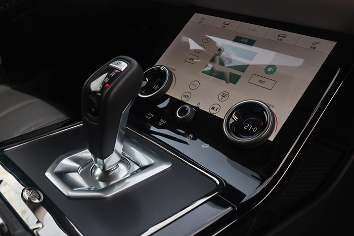 不光靠顏值取勝 試駕全新路虎攬勝極光