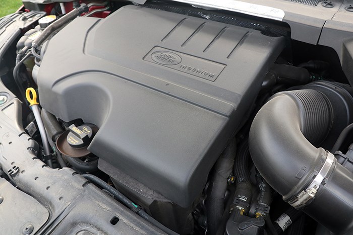 全能的美男 試駕全新路虎攬勝極光 