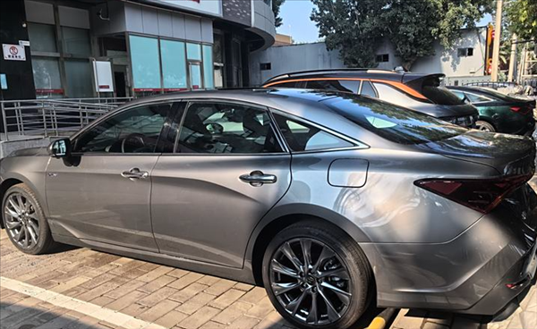 20萬級你會選嗎！新款豐田亞洲龍實車曝光：換裝大屏內飾