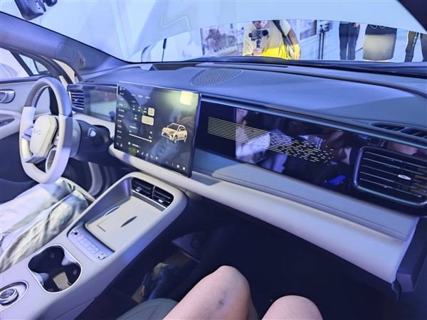 滿油滿電續(xù)航超1600km 比亞迪全新海獅06上市：13.98萬起