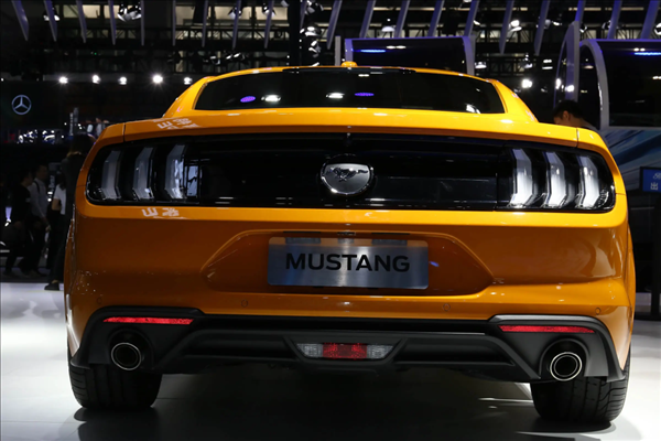 這臺(tái)40萬(wàn)的敞篷跑車 勸你跟我一起等二手