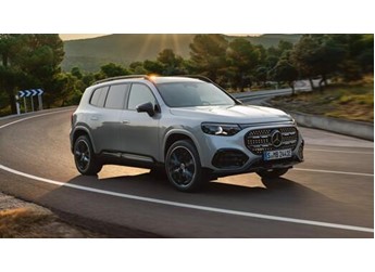 全新奔馳GLB發(fā)布：三叉戟大燈亮相，海外售價(jià)48.6萬(wàn)起 封面圖