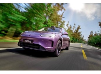 讓從容成為常態(tài)！問(wèn)界新M5 Ultra超值禮遇來(lái)襲，重構(gòu)出行邏輯 封面圖