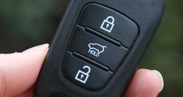 起亞k3鑰匙如何換電池