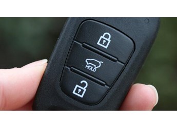 起亞k3鑰匙如何換電池