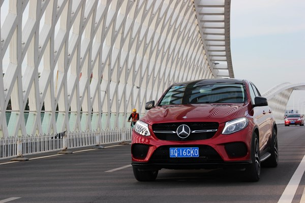 都市逍遙派 試駕奔馳GLE 450 AMG 4MATIC