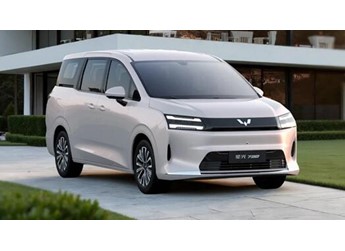 最親民的“GL8” 五菱星光730上市：7.1萬元起