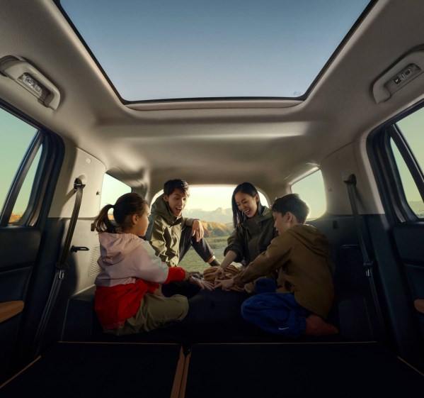 全新哈弗H5上市！后備箱可放27個(gè)行李箱 12.28萬(wàn)起