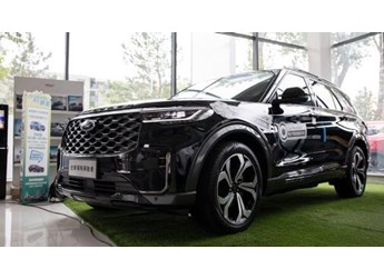 可家用可遠(yuǎn)足 全新福特探險者購車手冊 封面圖