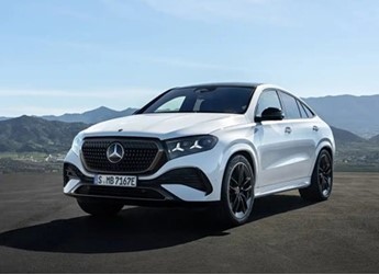 新款奔馳GLE官圖發(fā)布：三聯(lián)屏內(nèi)飾+智能魔術(shù)車身系統(tǒng)升級(jí)，年內(nèi)國(guó)內(nèi)上市