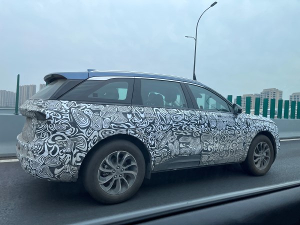 外觀大變樣!全新林肯航海家路試車曝光 采用全新設(shè)計語言