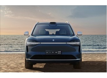 華為李小龍力挺增程車：蔚來總裁用“奶媽車”反駁