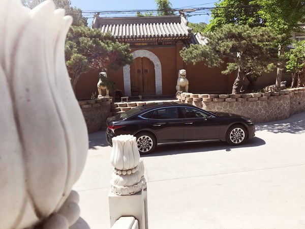 游走禪寺清靜自在 試駕雷克薩斯LS 350