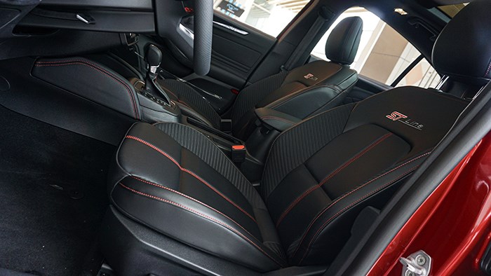 換回四缸全新面貌 萬車網(wǎng)實(shí)拍2022福特新款福克斯ST