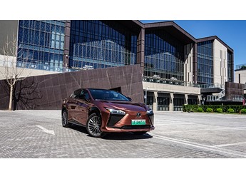 科幻之美 試駕雷克薩斯RZ450e  四驅(qū)縱領版? 封面圖