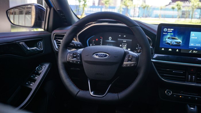 與風為伴 試駕2022福特三廂?？怂筍T-Line