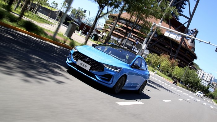 與風為伴 試駕2022福特三廂?？怂筍T-Line