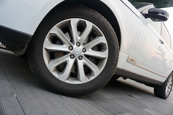 行政級(jí)游艇 路虎攬勝3.0V6 SC Vogue加長(zhǎng)版