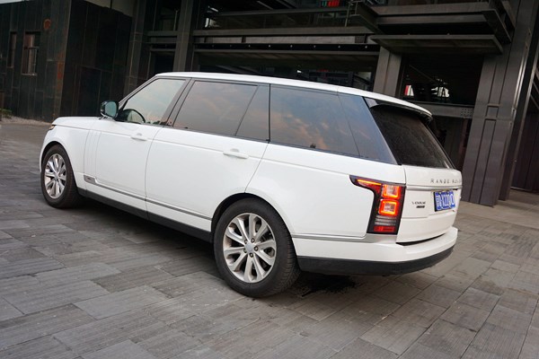 行政級(jí)游艇 路虎攬勝3.0V6 SC Vogue加長(zhǎng)版