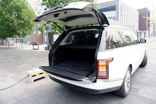 行政級(jí)游艇 路虎攬勝3.0V6 SC Vogue加長(zhǎng)版