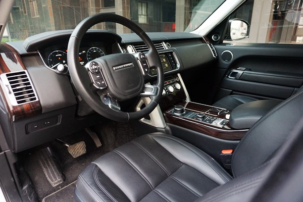 行政級(jí)游艇 路虎攬勝3.0V6 SC Vogue加長(zhǎng)版