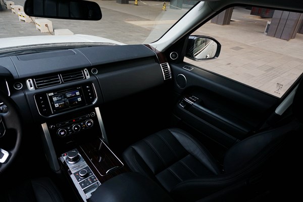 行政級(jí)游艇 路虎攬勝3.0V6 SC Vogue加長(zhǎng)版