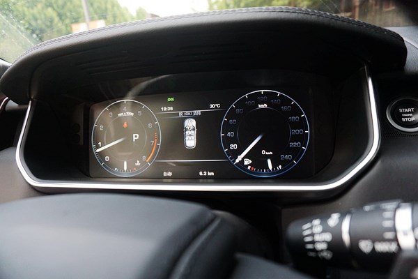 行政級(jí)游艇 路虎攬勝3.0V6 SC Vogue加長(zhǎng)版