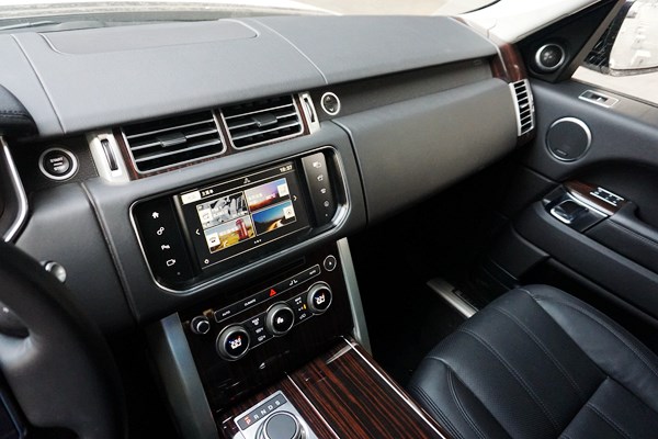 行政級(jí)游艇 路虎攬勝3.0V6 SC Vogue加長(zhǎng)版