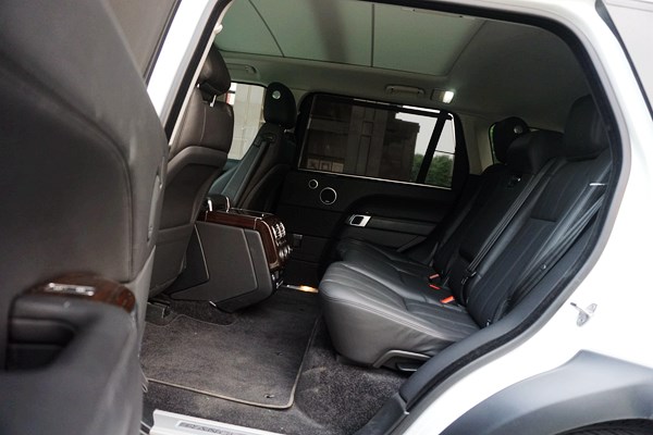 行政級(jí)游艇 路虎攬勝3.0V6 SC Vogue加長(zhǎng)版