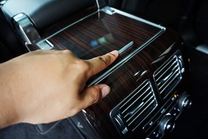 行政級(jí)游艇 路虎攬勝3.0V6 SC Vogue加長(zhǎng)版