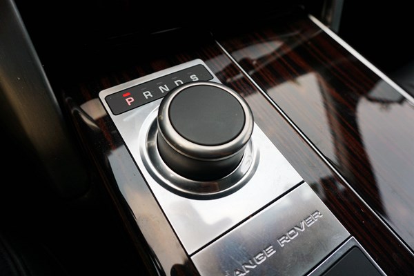 行政級(jí)游艇 路虎攬勝3.0V6 SC Vogue加長(zhǎng)版