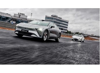 不是百萬(wàn)豪車買不起，而是星紀(jì)元ES更有性價(jià)比！ 封面圖