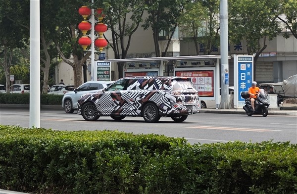 理想L9對手再 1！魏牌旗艦SUV諜照曝光：三排家用全尺寸