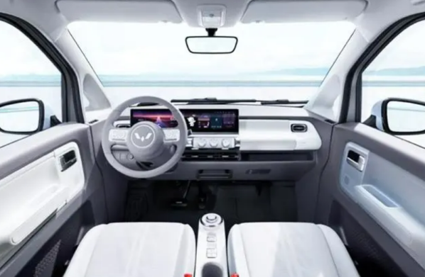 售價(jià)6.78萬(wàn)-8.28萬(wàn)元！五菱Air ev晴空上市 續(xù)航300km