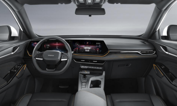 9.59萬起！長安歐尚X5 PLUS正式上市 搭載環(huán)抱三聯(lián)屏