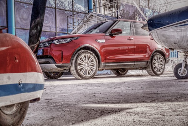  依舊硬漢形象 試駕路虎發(fā)現5