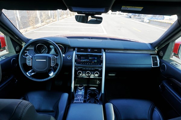  依舊硬漢形象 試駕路虎發(fā)現5