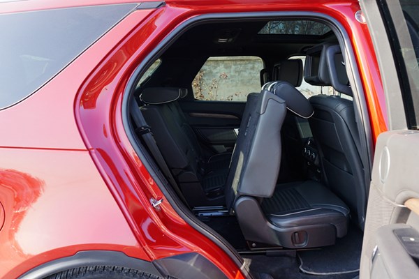  依舊硬漢形象 試駕路虎發(fā)現5