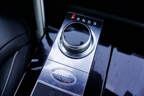  依舊硬漢形象 試駕路虎發(fā)現5